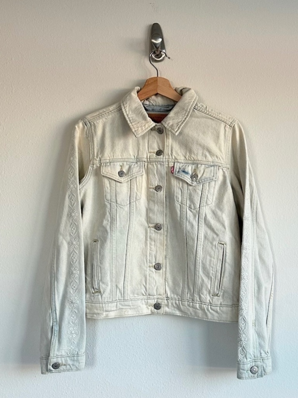 Levi's Light Wash Denim Jacket with Floral Embroidered Sleeve Size Medium